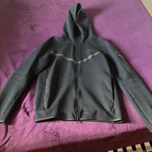 Black Nike Tech Fleece